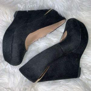 Black wedge with gold touch //